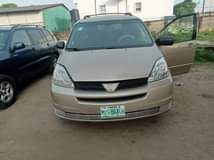 A picture of Toyota sienna