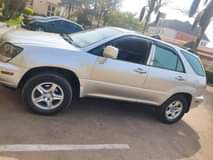 A picture of 2000 lexus rx300