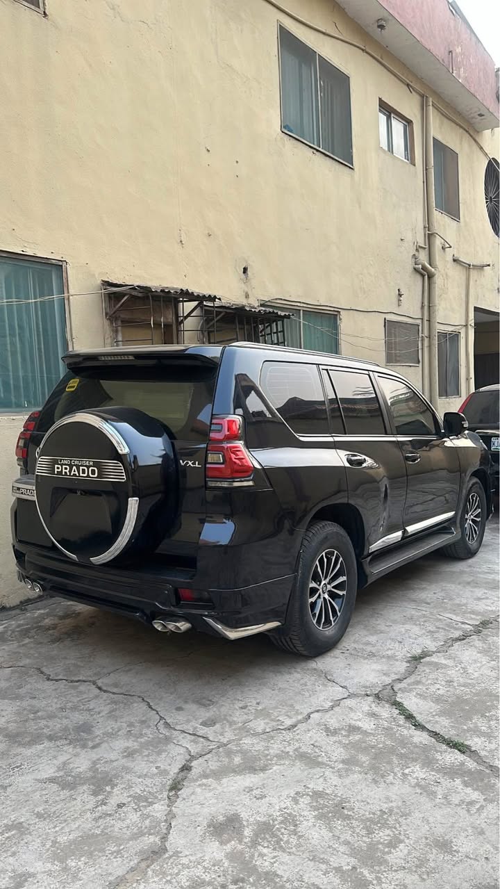 A picture of 2013 TOYOTA PRADO V6