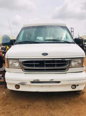 A picture of Ford E 150 Explorer van