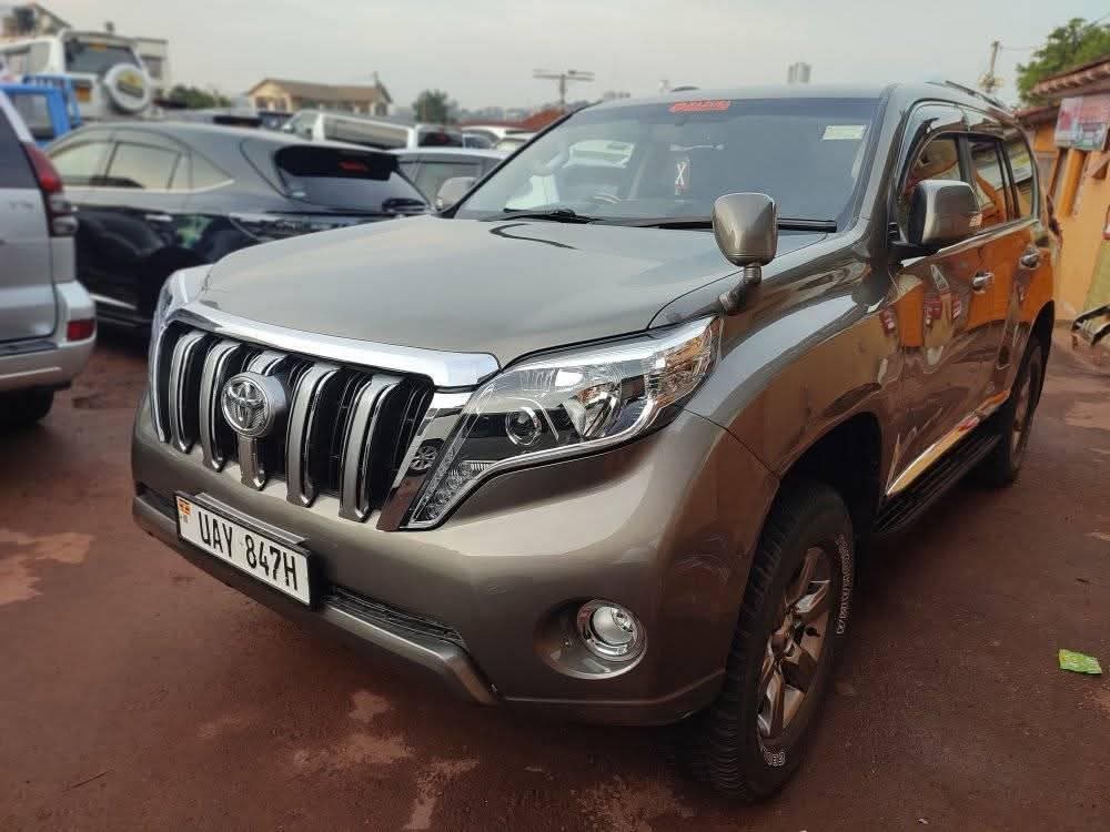 A picture of 2016 Toyota land cruiser prado txl