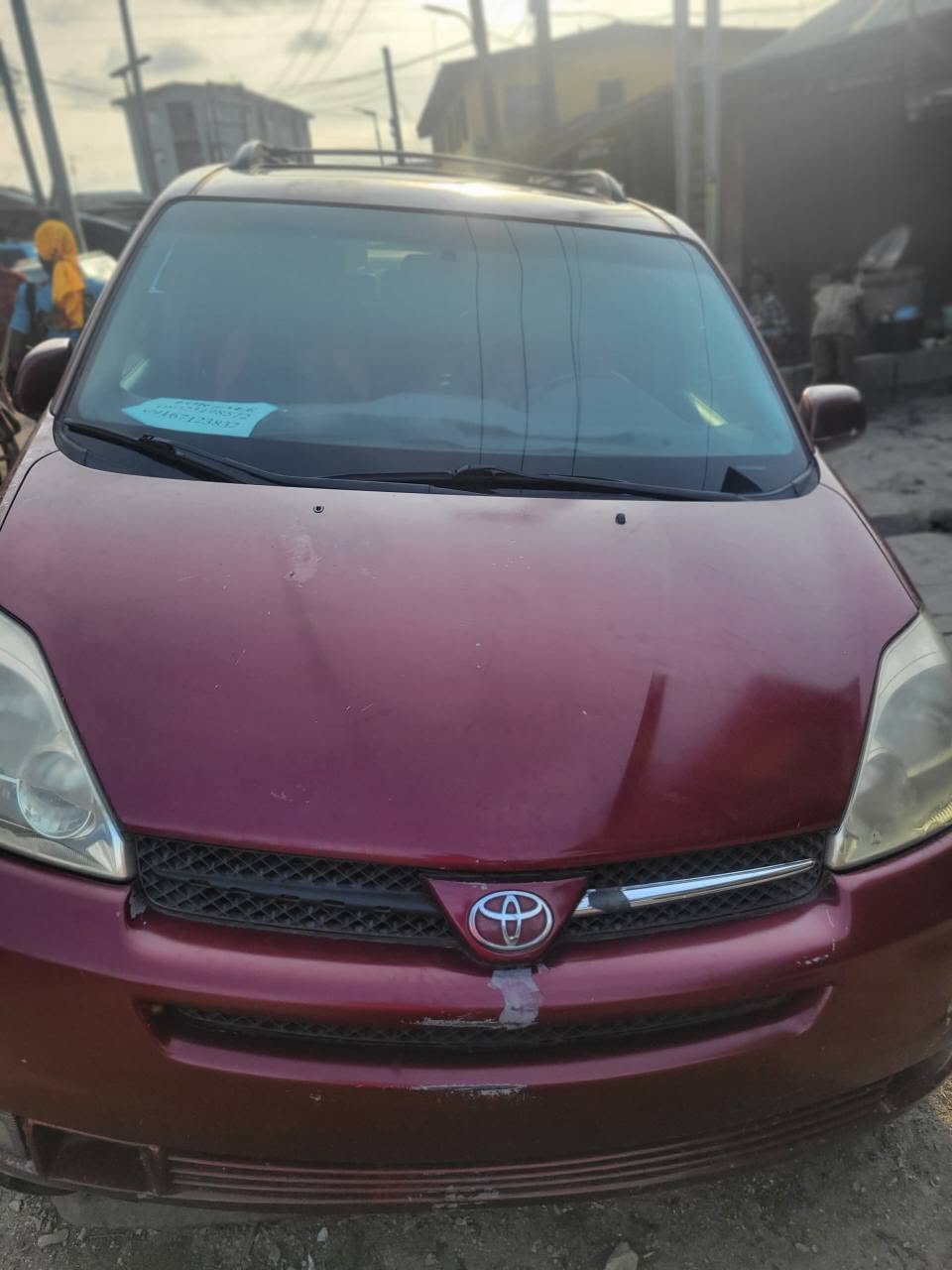 A picture of Toyota sienna