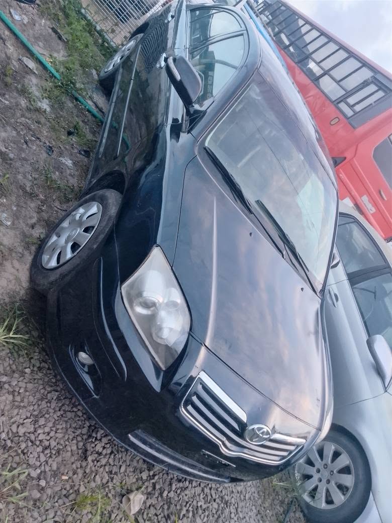 A picture of 2005 Toyota Avensis Engine Gear AC