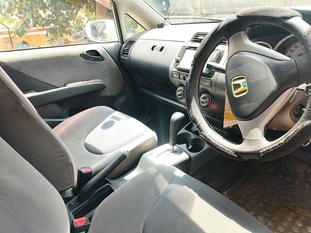 A picture of Honda fit 13 5 millions negotiable CALL 0786 92 82