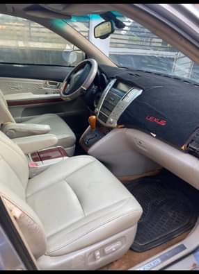 A picture of DISTRESS LAGOS DEALERS DEAL Lexus RX330 2004 It was parked