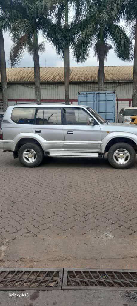 A picture of PRADO Model 2000 Petrol engine CC 2683