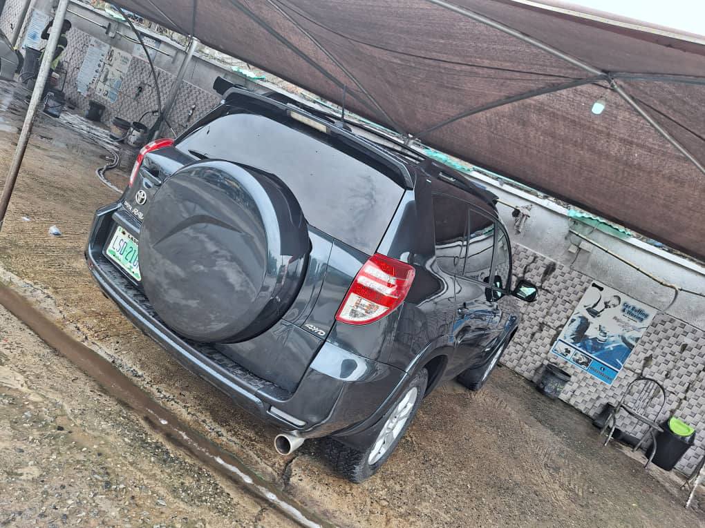 A picture of Rav4 2010