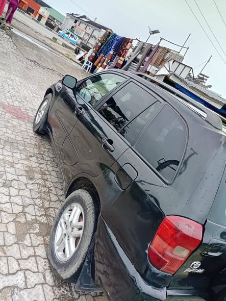 A picture of 2004 TOYOTA RAV4 FOR SALE
