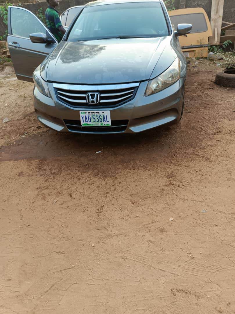 A picture of Honda very clean with Ac 08160303759
