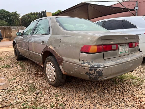 A picture of 2000 Toyota Camry