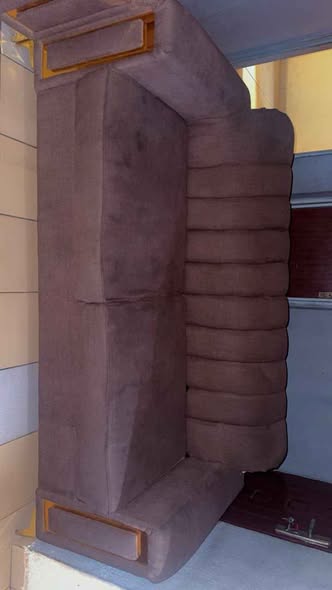 A picture of Complete set of used couch chairs