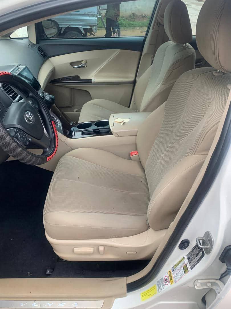 A picture of 2010 Toyota venza