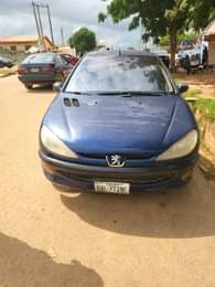 A picture of Distress Peugeot 206 with an untempered engine manual gearbox AC