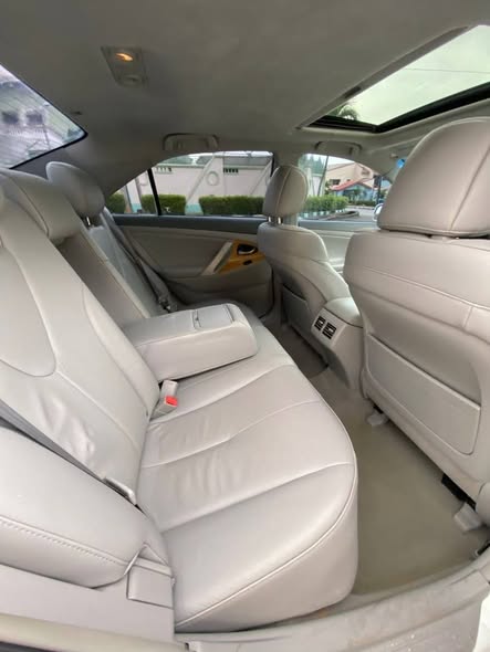 A picture of Toyota camry XLE 2007 model and tokunbo Accident free