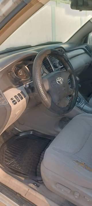 A picture of 2004 Toyota Highlander