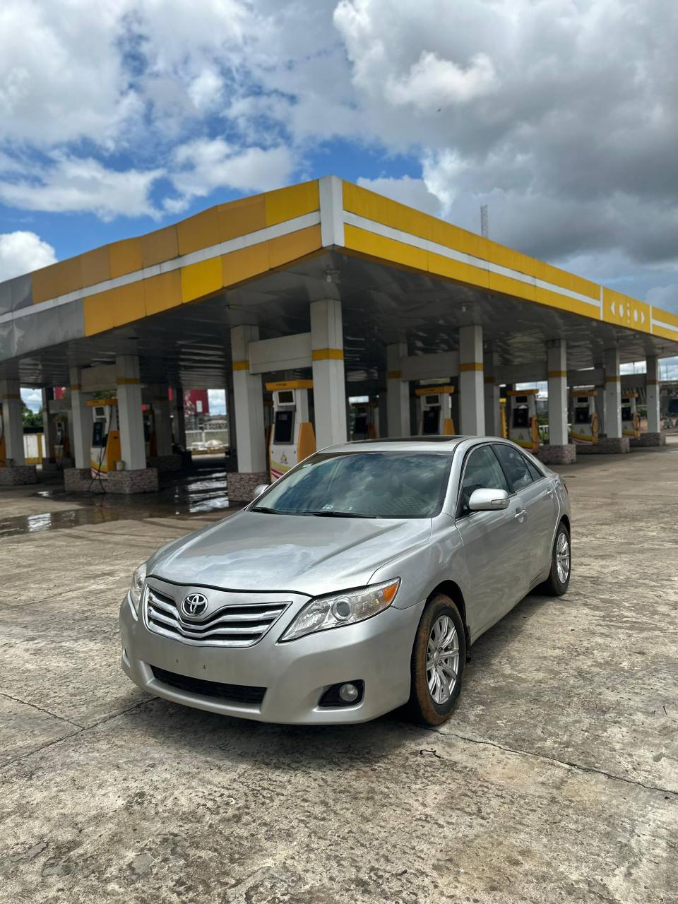 A picture of Highest grade Toyota Camry XLE 09 model with V6 engine