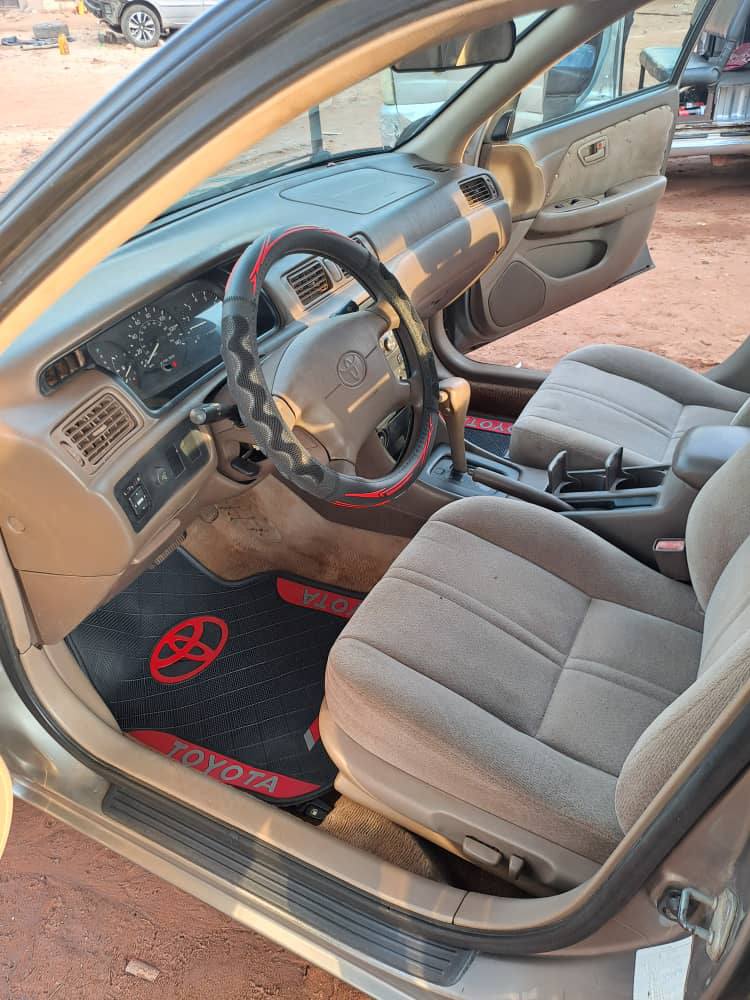 A picture of Toyota Camry 2 2 tiny big