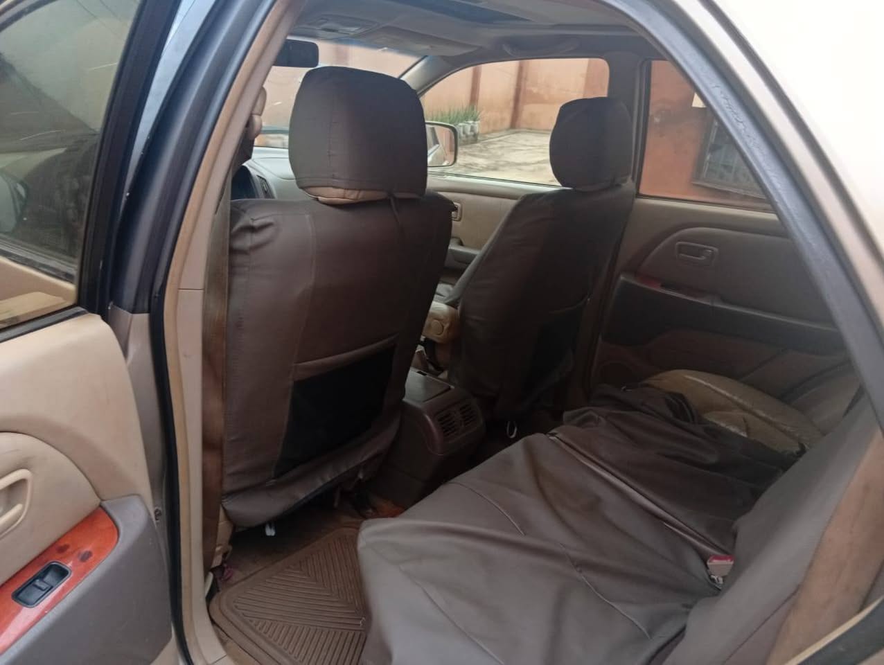 A picture of Lexus Rx 300 use not register good engine and gear