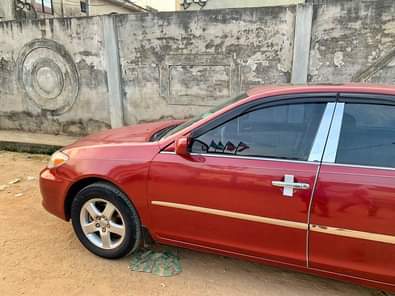 A picture of The Toyota Camry 04 6 you see in the picture