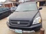 A picture of Honda pilot 2004