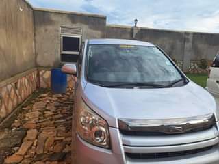 A picture of 2009 Toyota Noah 4 wheel