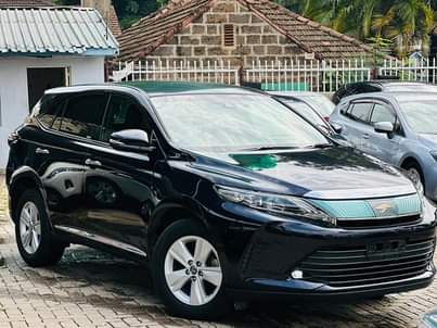 A picture of TOYOTA HARRIER 2017