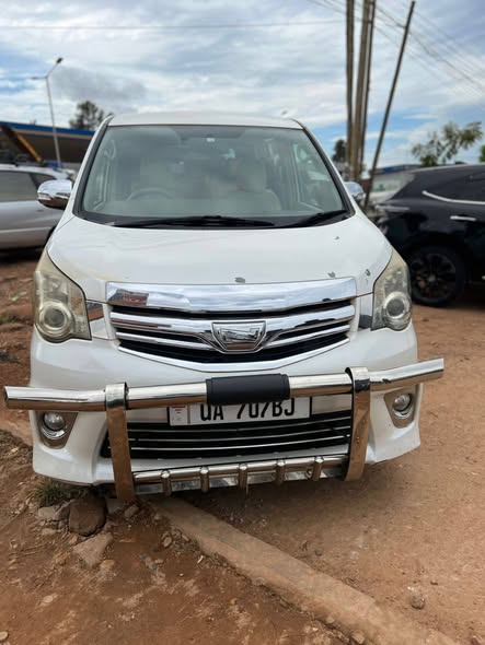 A picture of Toyota noah