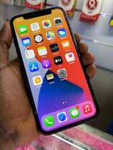 A picture of iPhone X 256Gb at 680k