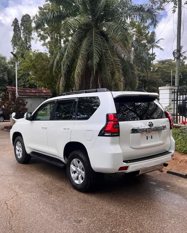 A picture of Toyota LandCruiser Prado TX 168 000 000 0659151166