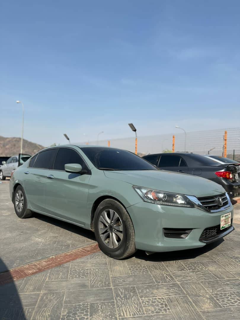 A picture of Honda accord 2014