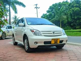 A picture of TOYOTA IST