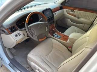 A picture of LEXUS. LS 430 Model 2005