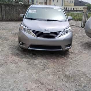 A picture of 2012 Toyota sienna XLE 2012