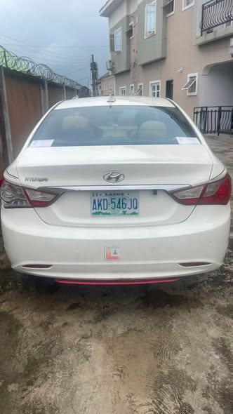 A picture of Hyundai Sonata 2013
