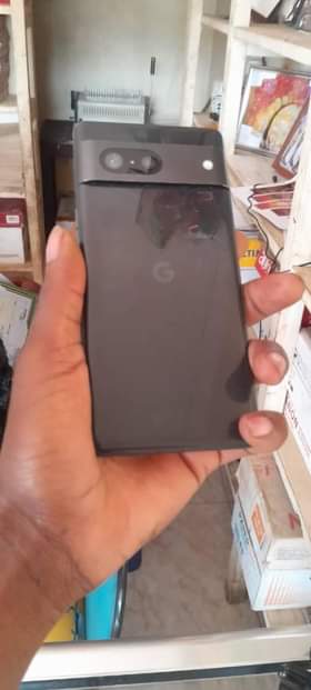 A picture of Pixel 7 plain naitoa kwa 750 exchange na Samsung