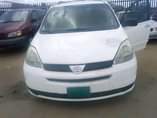 A picture of 2005 model Toyota sienna