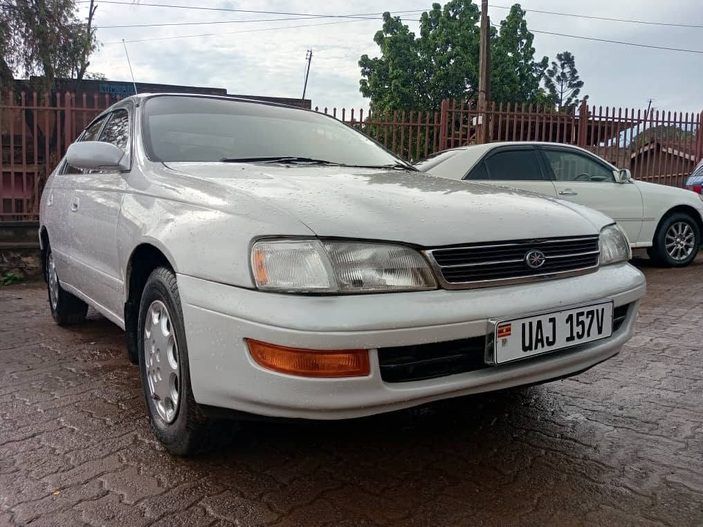 A picture of TOYOTA CORONA