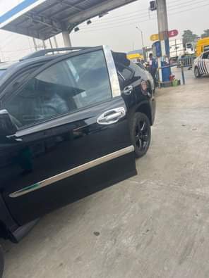 A picture of Fast finger 2006 lexus rx330 neatly bake once everything working