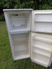A picture of Samsung fridge double door inagandsha sana na kupoza vzr bei