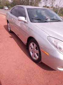 A picture of lexus ES300