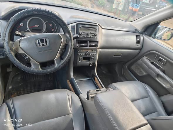 A picture of awoof Honda pilot 2007 model engine gear AC need gas