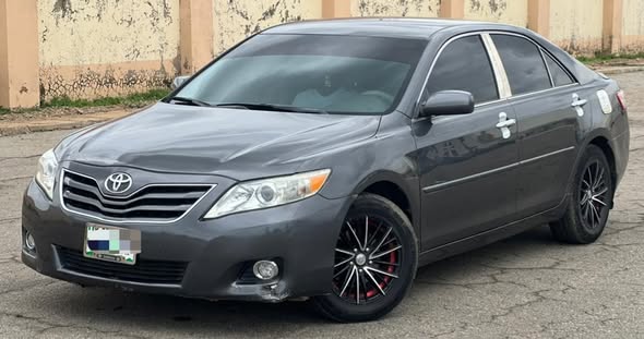 A picture of 2011 Toyota Camry toks standard