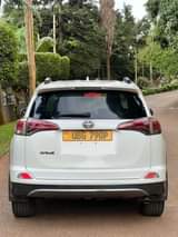 A picture of RAV4 2015 push to start