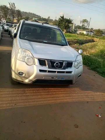 A picture of Nissan x trial