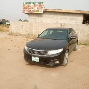 A picture of Clean Kia optima 2010 model For give away price Going