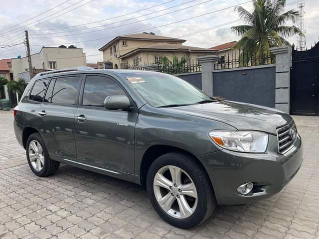 A picture of Toyota Highlander 2009 AWD