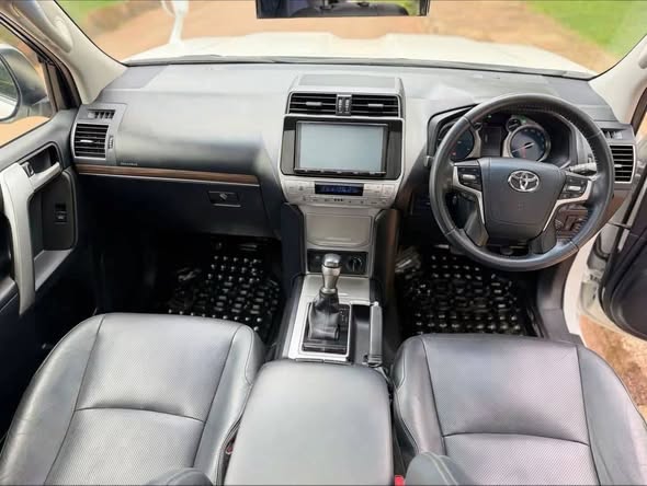 A picture of TX Land cruiser Prado
