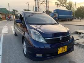 A picture of TOYOTA ISIS