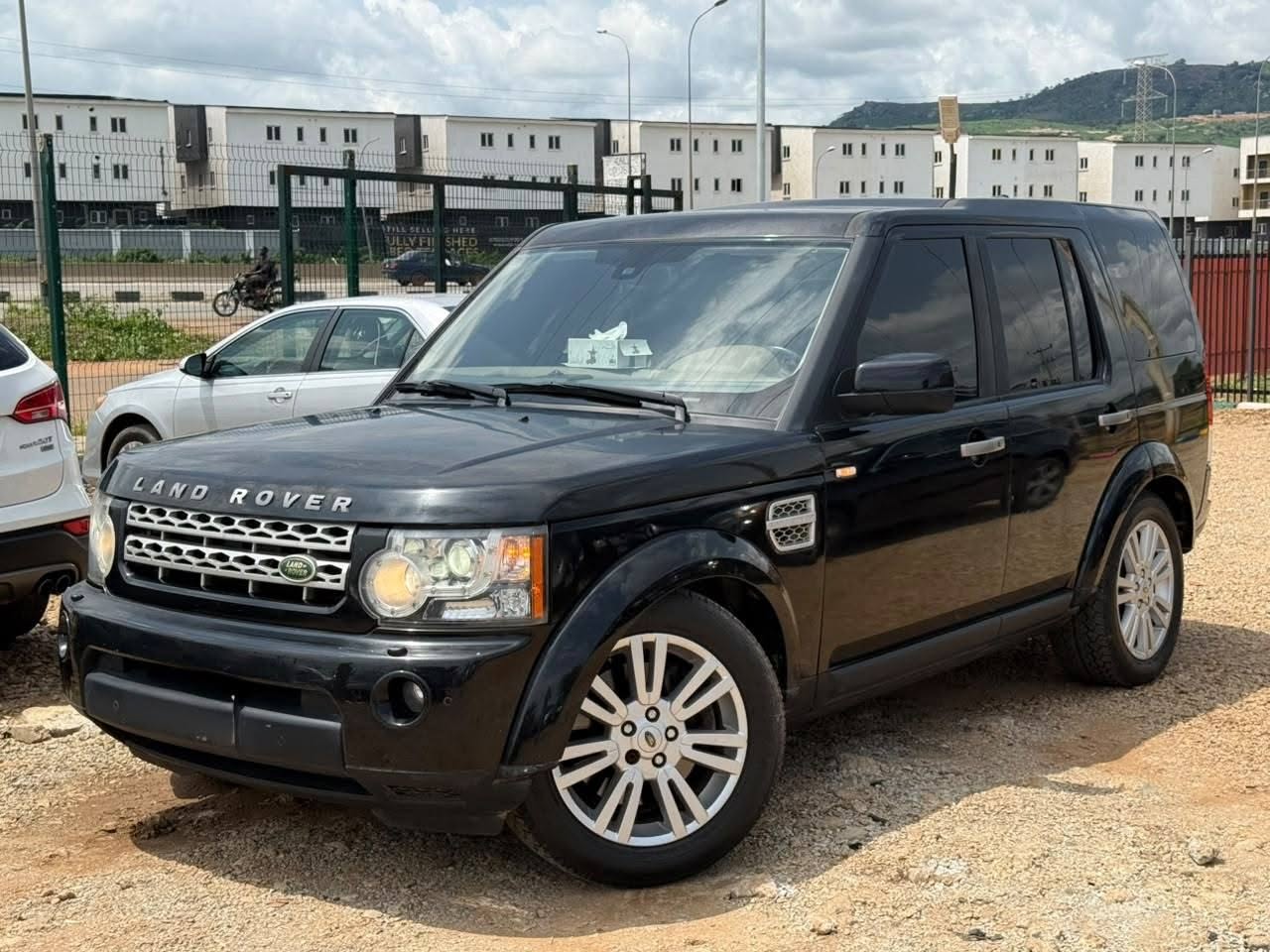 A picture of BONANZA SALES Very Neatly used Land Rover LR4 2011 model