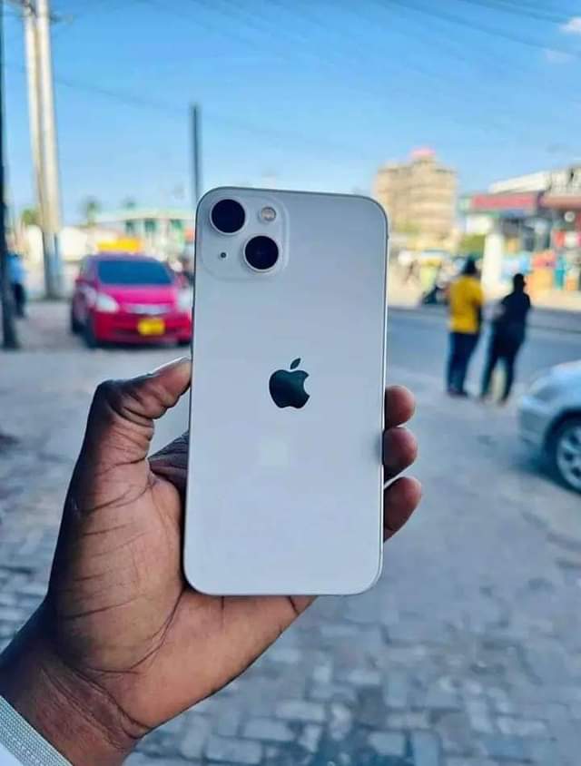 A picture of Iphone 13